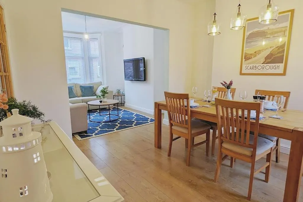Seaside Escapes - With Relaxing Hot Tub! Villa Scarborough