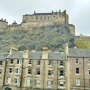 Amazing - Websters Land - Castle View Apartment Edinburgh